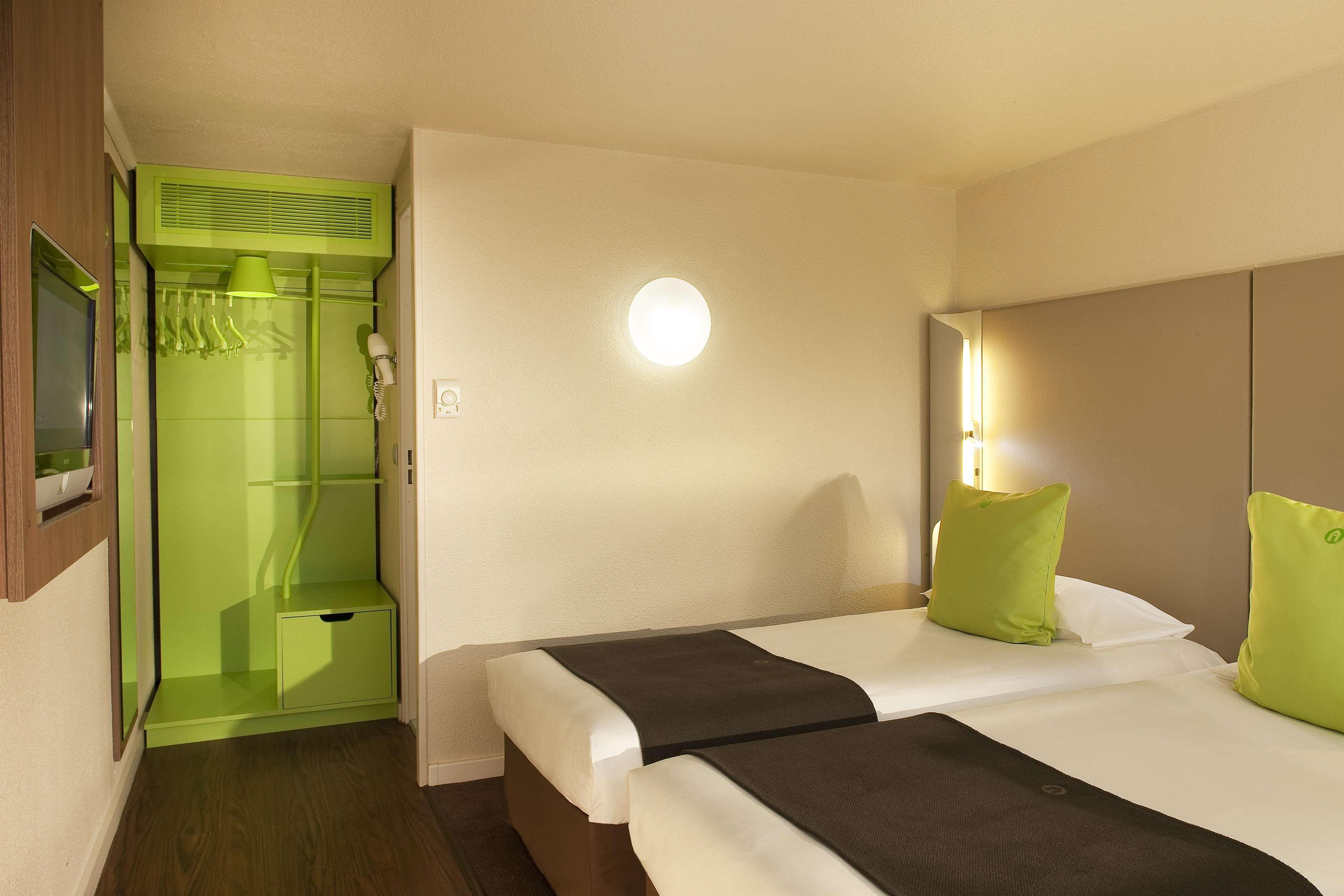Hotel Campanile Épône