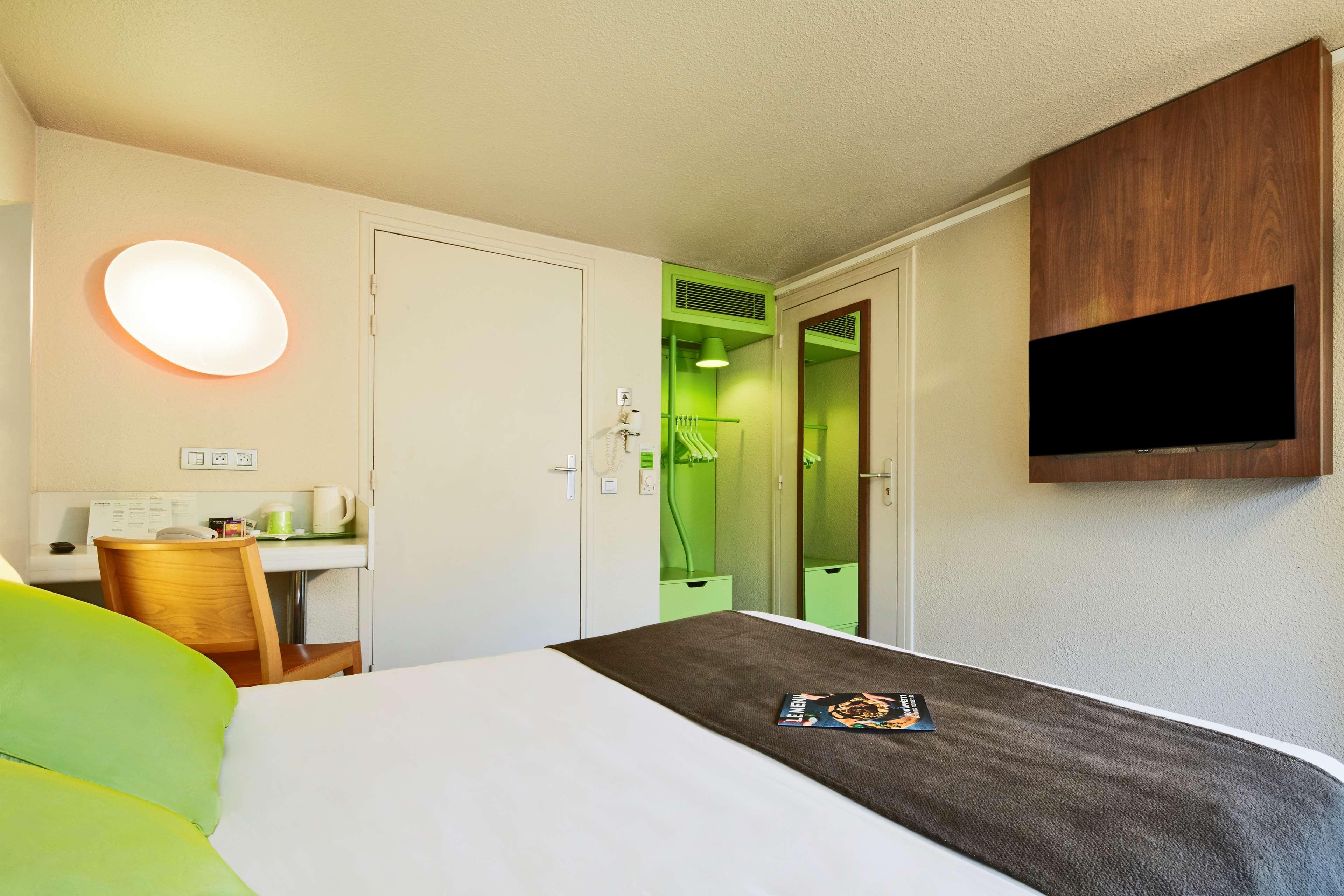 Hotel Campanile Épône